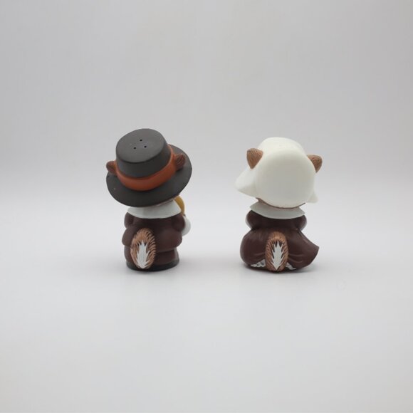 Vintage Hallmark pilgrim chipmunk salt and pepper shakers - Picture 5 of 8